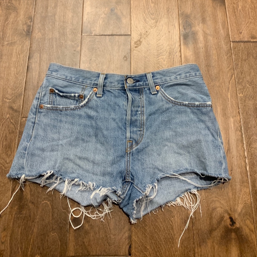 Levi 501 Shorts (Stressed)